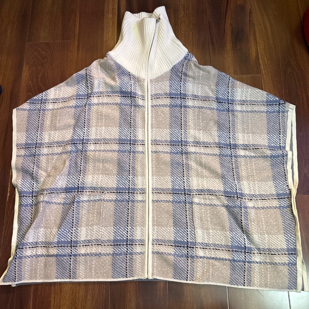 TAHARI Poncho Sweater Size S/M